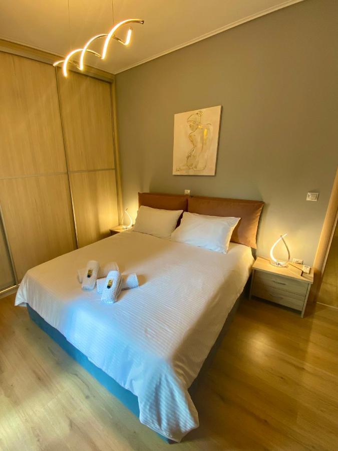 Luxury Suite 10' From The Center Athena Bagian luar foto