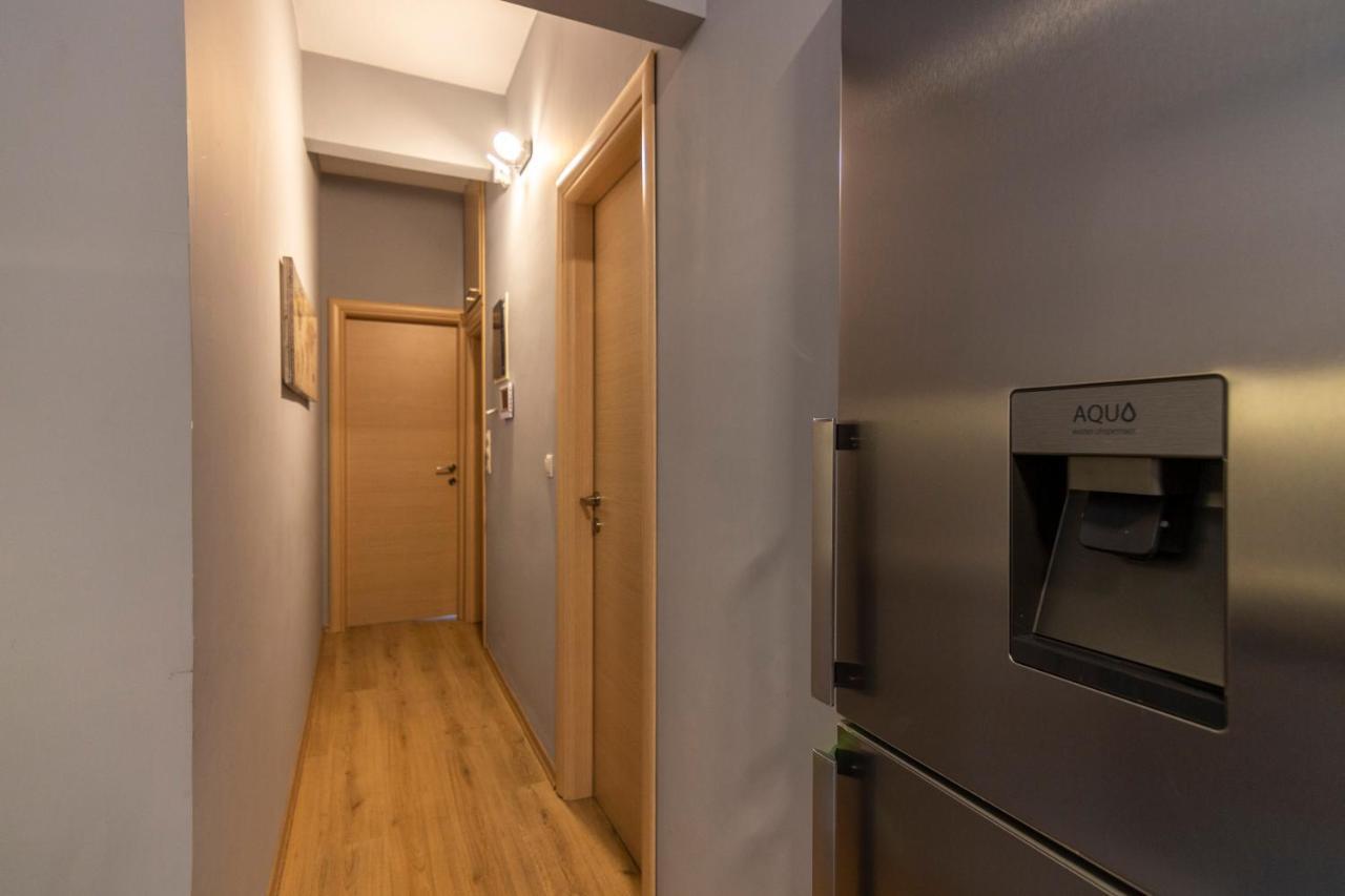 Luxury Suite 10' From The Center Athena Bagian luar foto