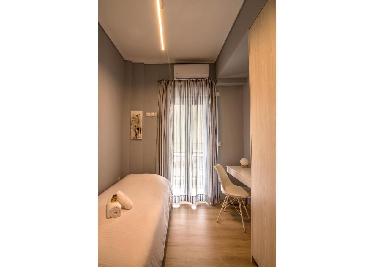 Luxury Suite 10' From The Center Athena Bagian luar foto