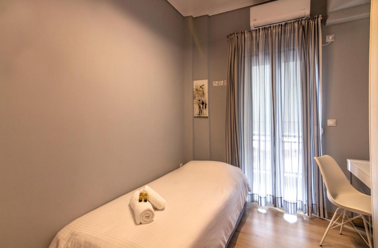 Luxury Suite 10' From The Center Athena Bagian luar foto